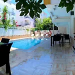 Lavin Garden Hotel