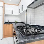 Missafir Modern Flat near Beach in Muratpasa