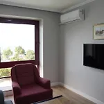 Royal Homes 402