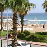 Уютная Квартира На Берегу Моря С Частным Бесплантным Пляжем