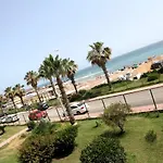 Уютная Квартира На Берегу Моря С Частным Бесплантным Пляжем