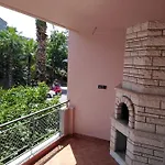 Merkezi Ve Lokasyon Muekemmel Konforlu