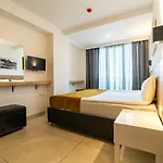 Tut Hotel