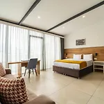 Tut Hotel
