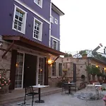 Chic Garden Flat With Patio Near Hadrian\'S Gate