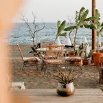 Raw Beach Hotel