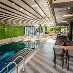 Orange Owl Hotel