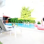 Akin Apart And Hotel