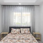 1-Kaleici Ve Markantalya\'Ya Yakin Bueyuek Ev