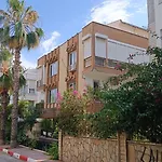 Lara\'Da Modern Bir Vaha