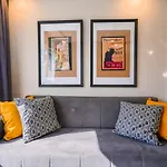 Modern Flat Near Hadrian\'S Gate