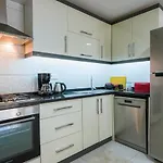 Modern Flat Near Hadrian\'S Gate
