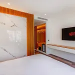 Dulcet Hotel