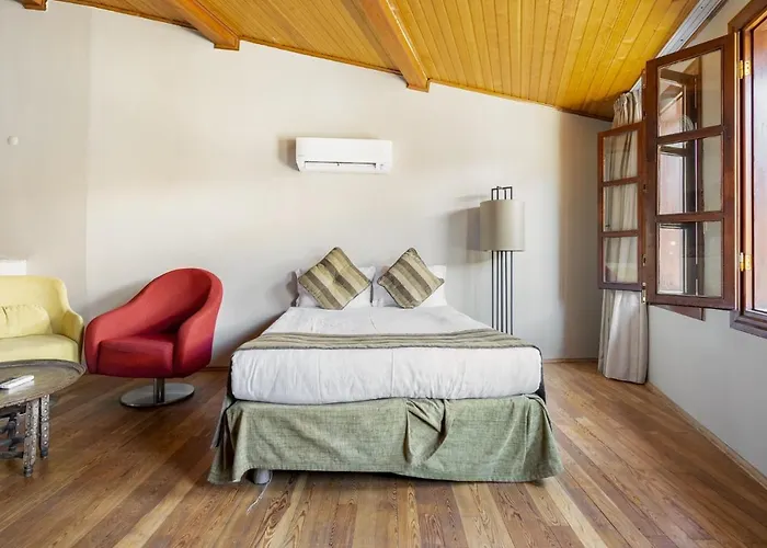 Mesmerizing Flat Near Hadrians Gate