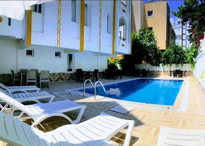 Lavin Garden Hotel