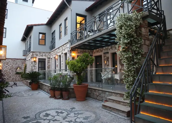 Chic Garden Flat With Patio Near Hadrian\'S Gate