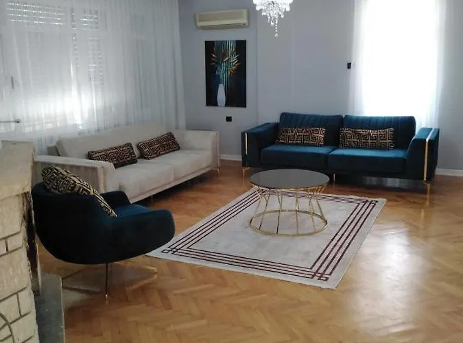 Merkezi Ve Lokasyon Muekemmel Konforlu