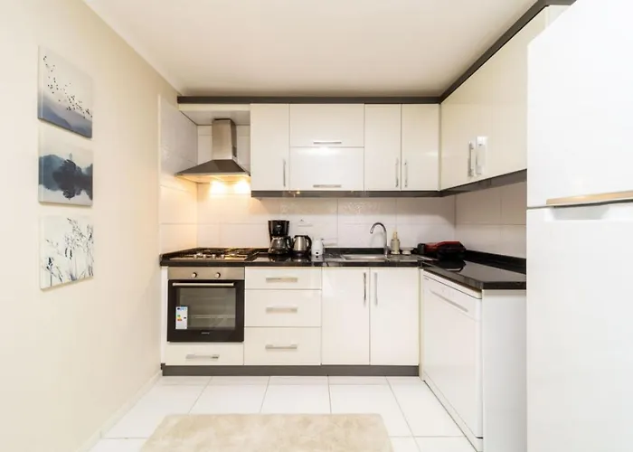 Lovely Flat Near Hadrians Gate