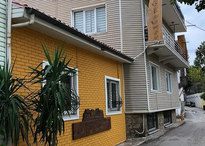 Tarihi Kaleici Muethis Lokasyon 2+1 Uygun Fiyat