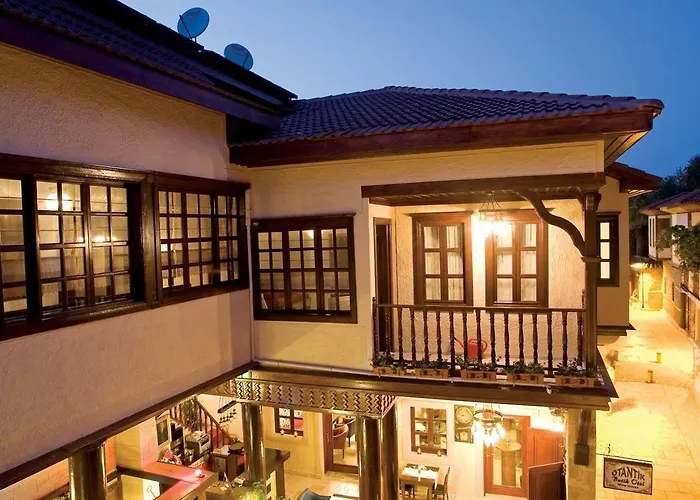 Cicerone Lodge Hotel