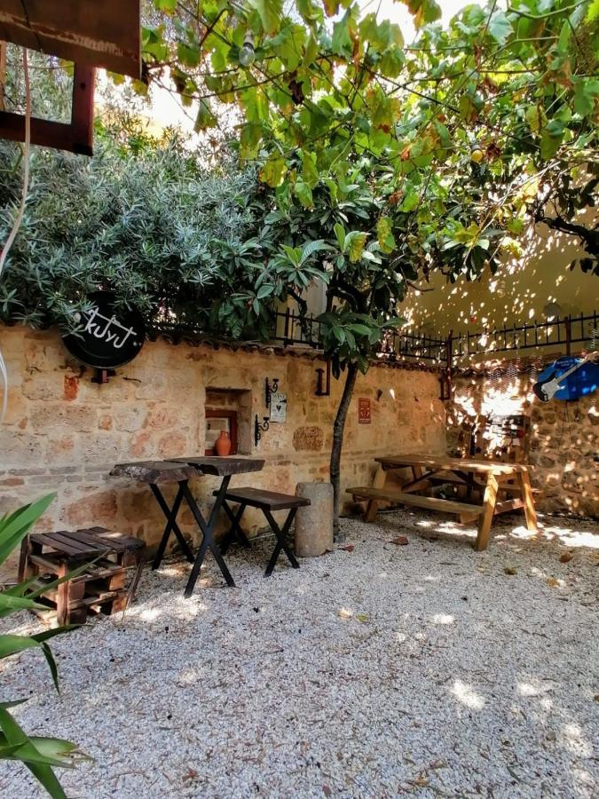 Hostel Kuyu Beergarden *
