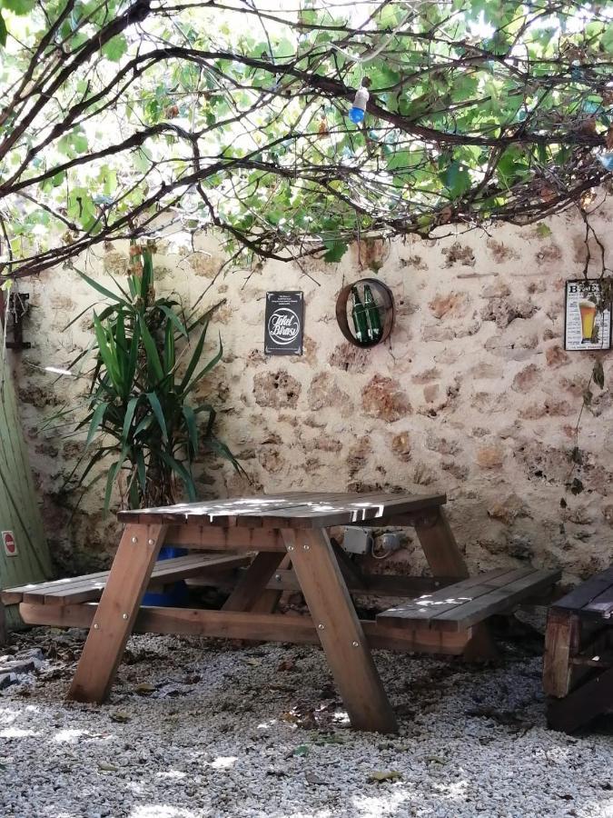Kuyu Beergarden Hostel *
