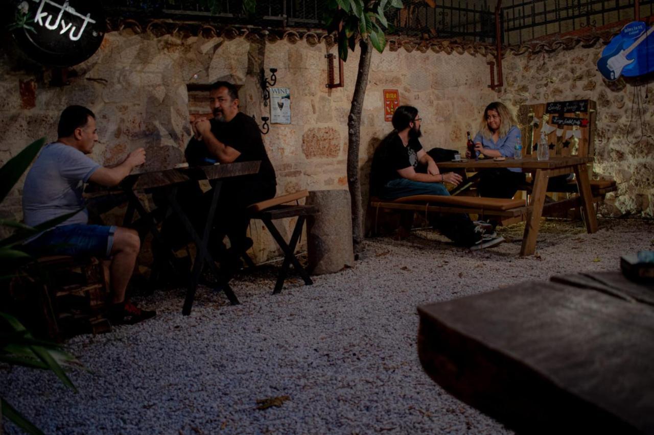 Kuyu Beergarden Hostel *