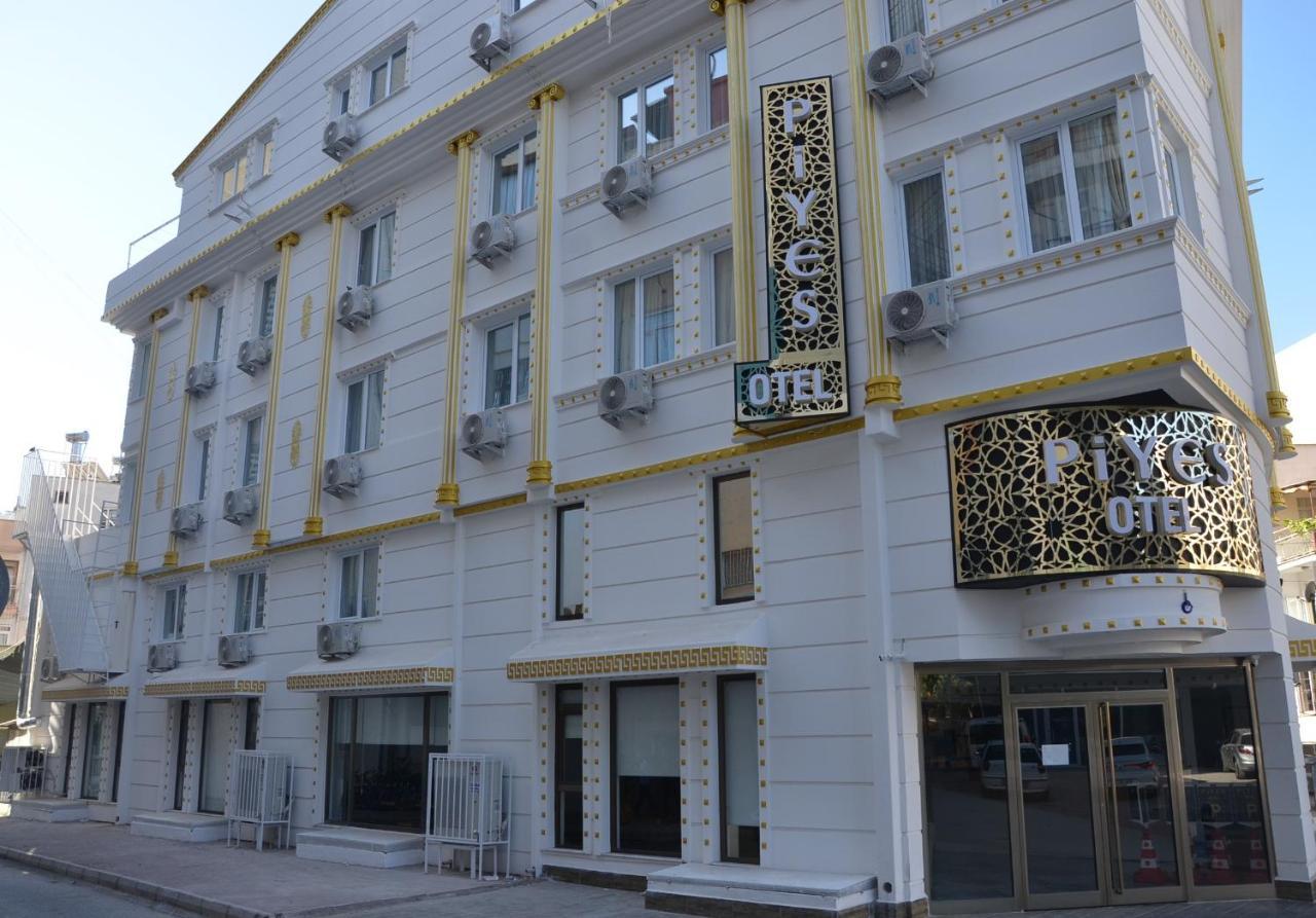 Piyes Hotel *