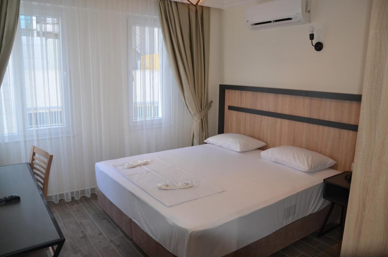 Piyes Hotel *