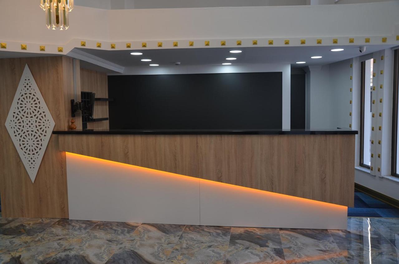 Piyes Hotel *