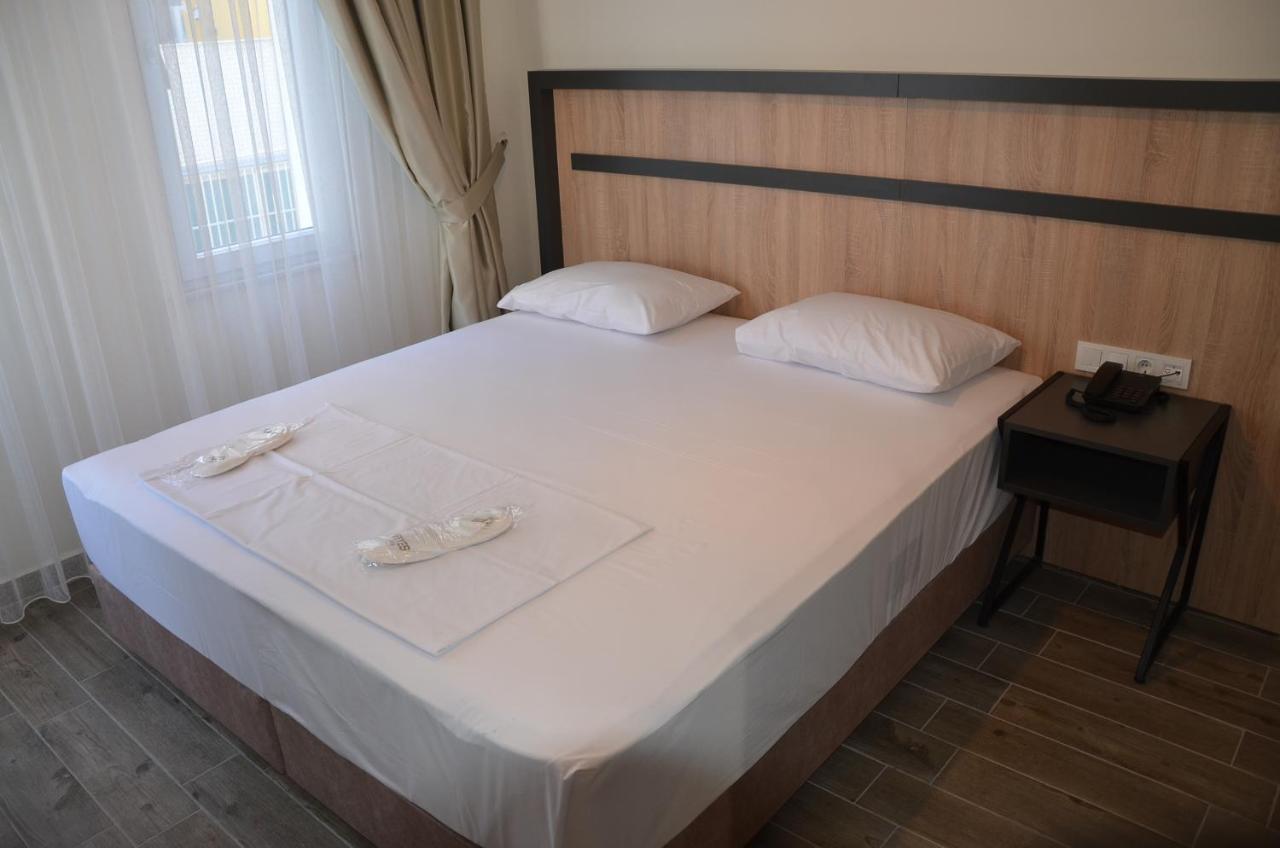 Piyes Hotel *