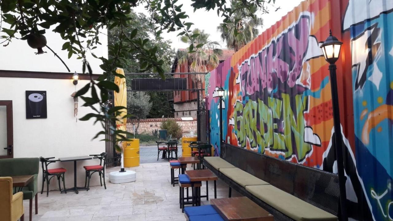 Funky Monkey Hostel&pub Hostel *