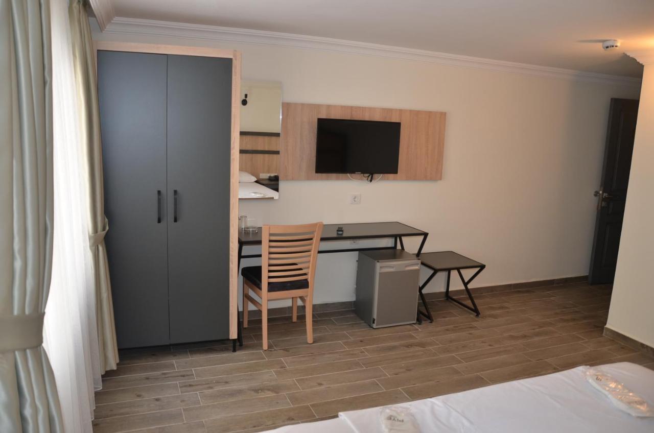 Piyes Hotel *