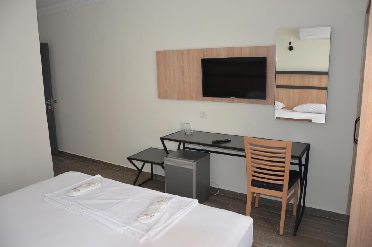 Piyes Hotel