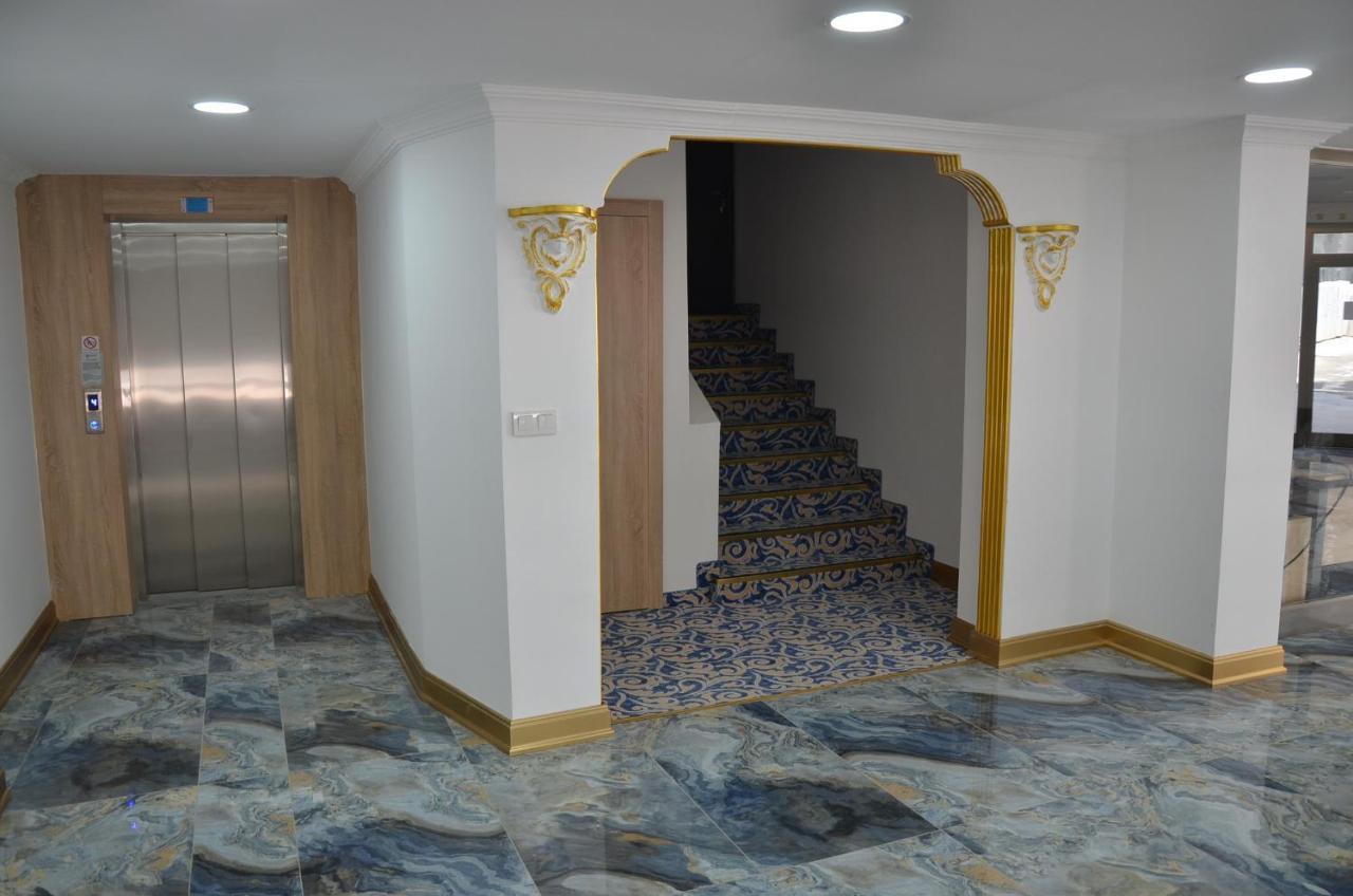 Piyes Hotel *