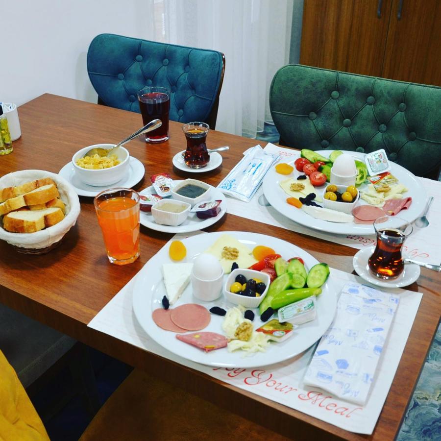 Piyes Hotel