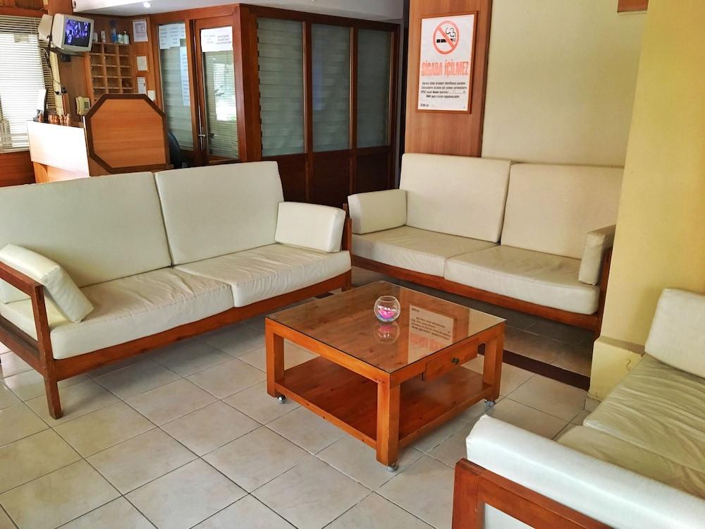 Aparthotel Akca 2*
