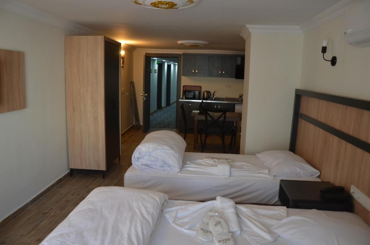 Piyes Hotel