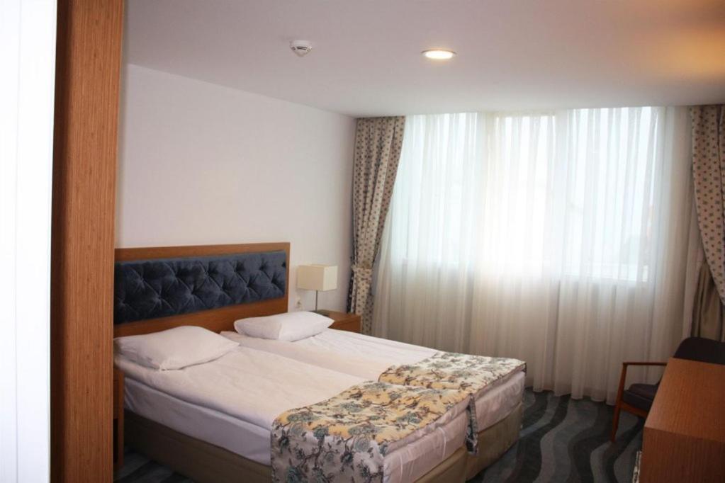 Otel Regna 3*