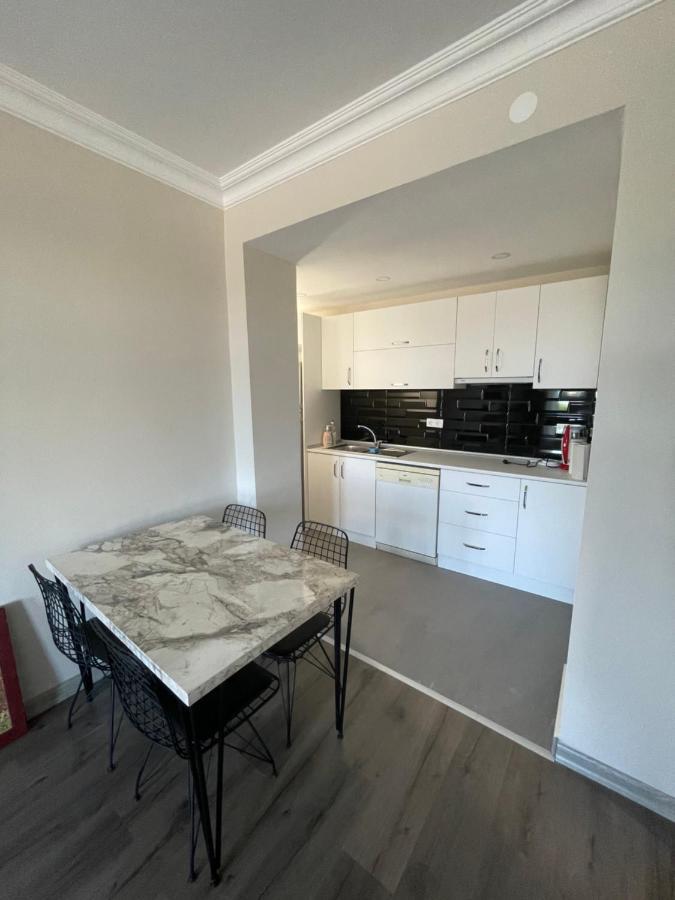 Apartment Brand New Building In Kundu, In The Heart Of