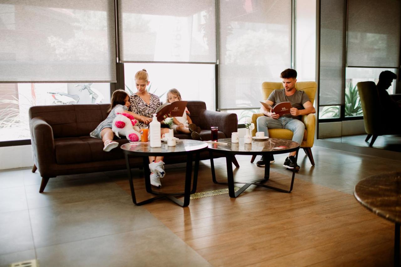 Laren Family & - Boutique Class