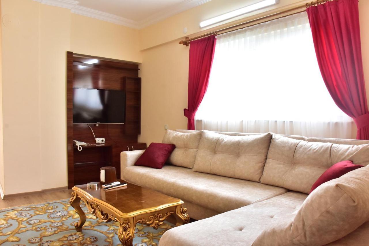 Melles & Hotel *