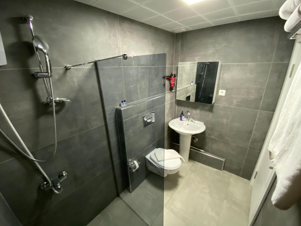 Apart Otel Arya Kundu *