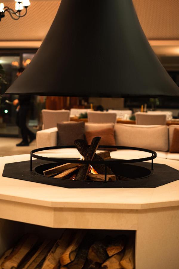 Hotel Raw