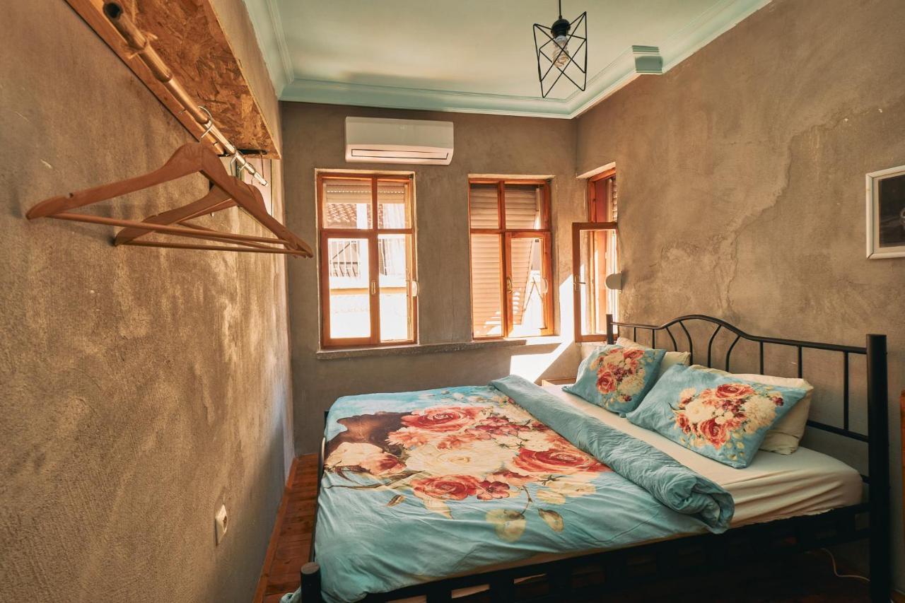 Vague Hostel *