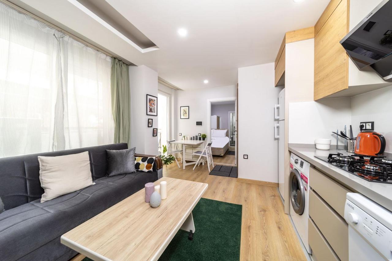 Modern And Cozy With Central Location And Balcony In Muratpasa, Antalya