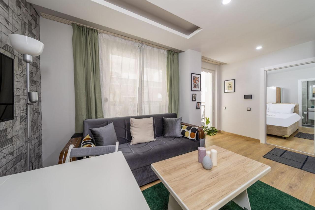 Modern And Cozy With Central Location And Balcony In Muratpasa, Appartement *