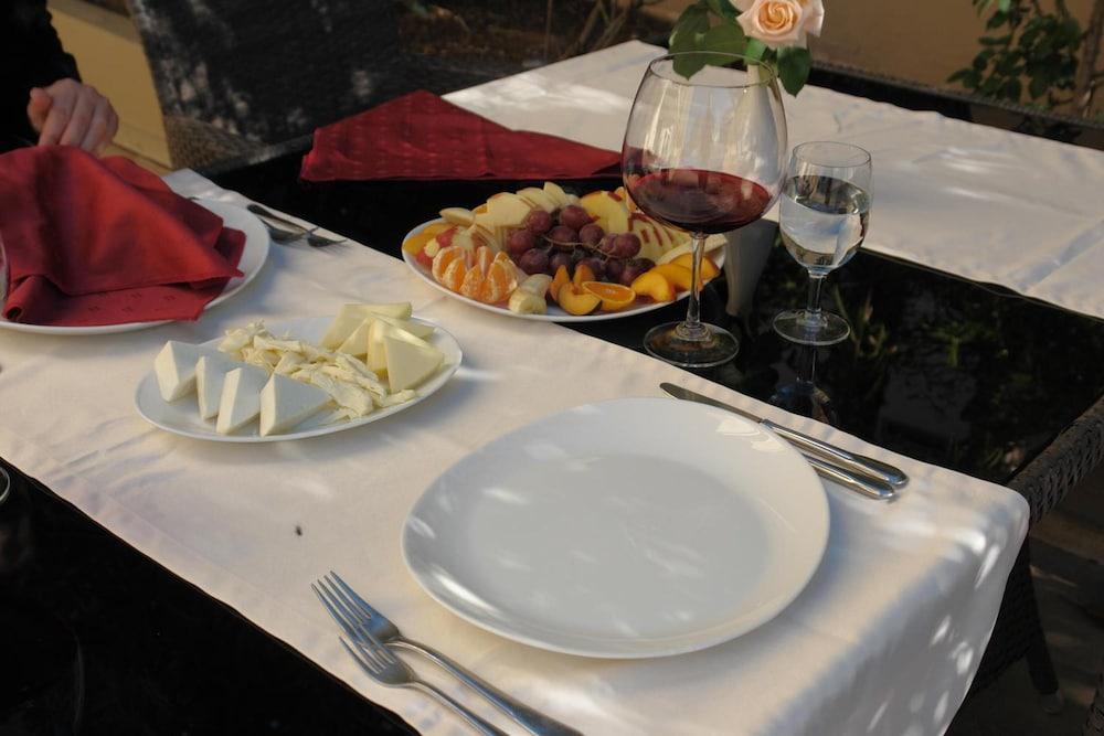 Hotel Ataer 2*