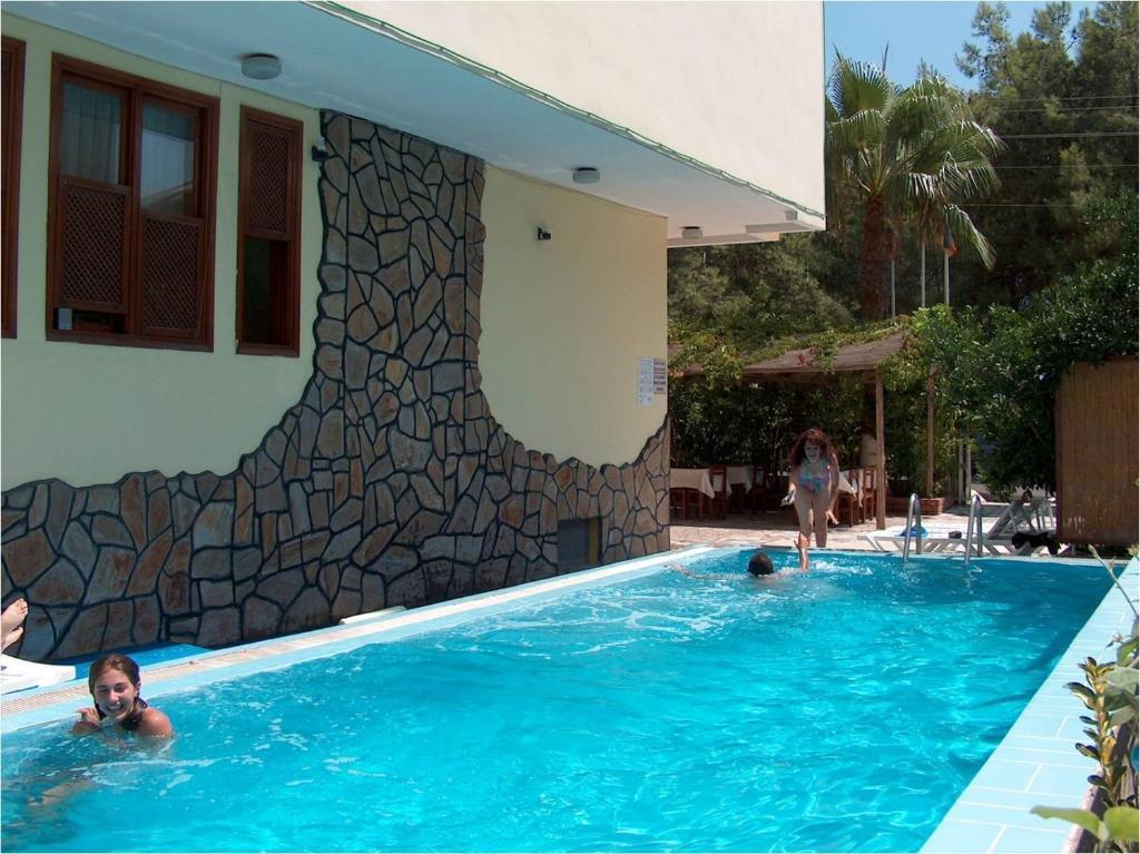Opera Hotel 3*