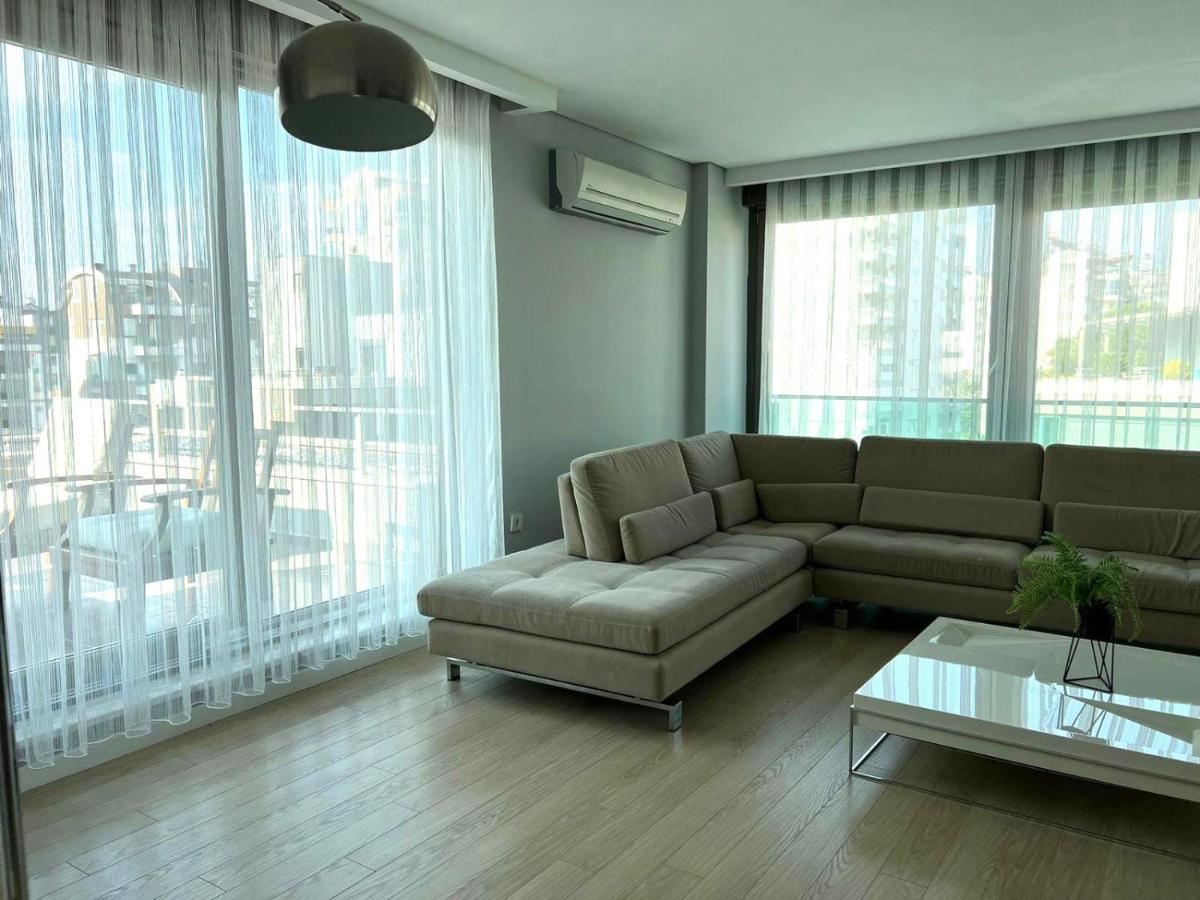 By Lara Apartment *